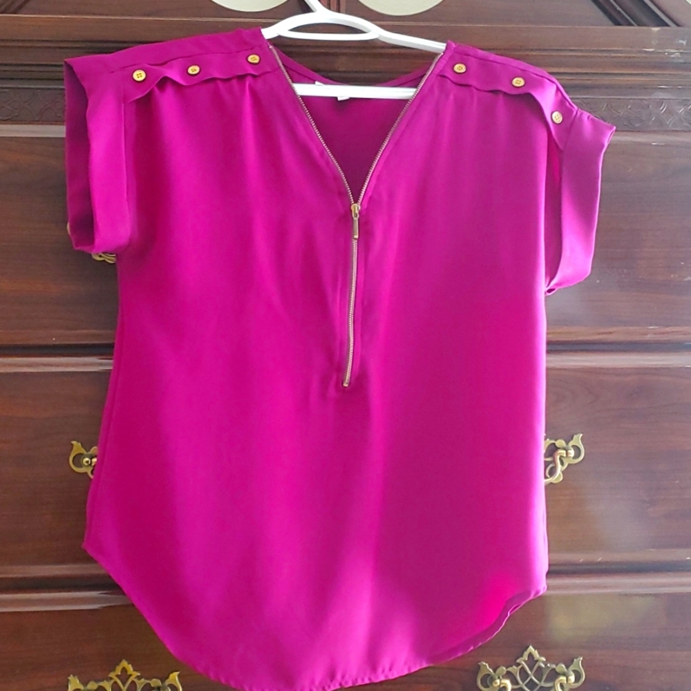 Cute magenta zippered front blouse